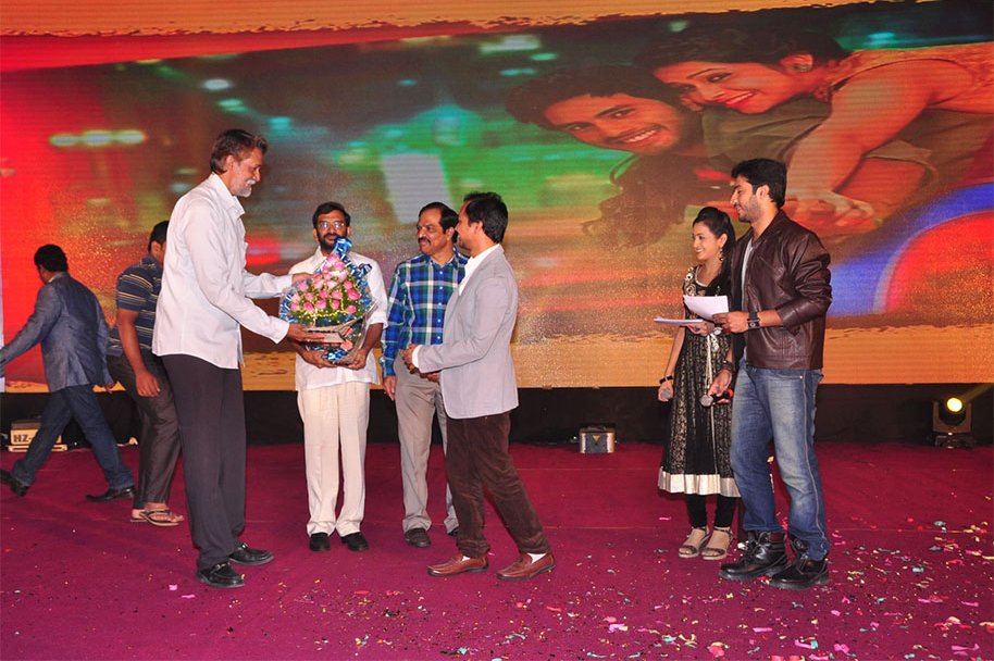 Dil-Deewana-Audio-Launch-by-Kapil-Dev